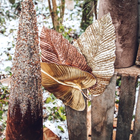 Feuilles pailletées sur tige