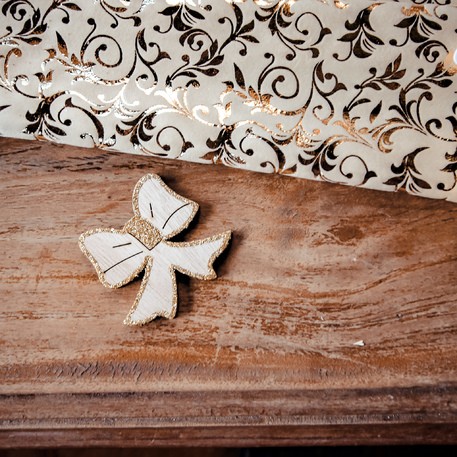 Nœuds en bois pailletés