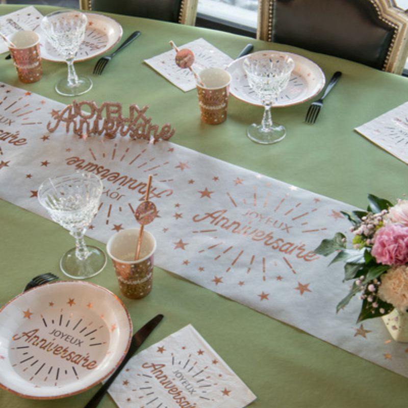 Chemin de table anniversaire blanc et rose gold