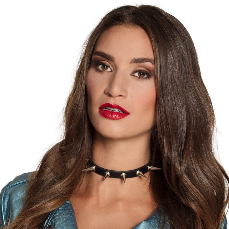 Collier de force à clous